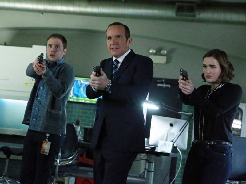 Рецензия к сериалу "Агенты «Щ.И.Т.»" Рецензия к сериалу "Агенты «Щ.И.Т.»"